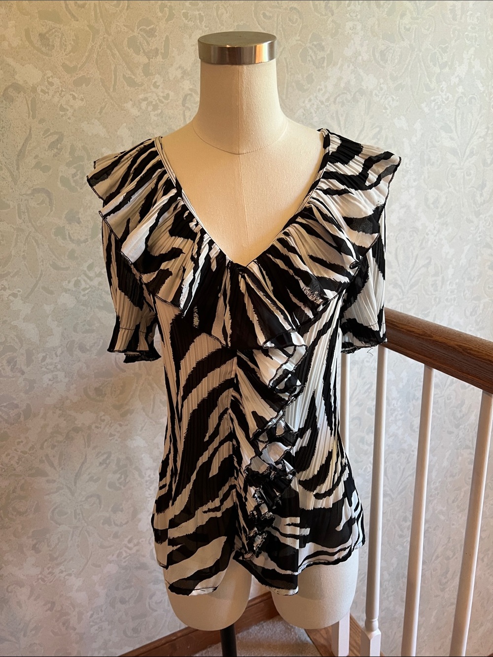 Sunny Taylor Black & White Ruffle V-Neck Top